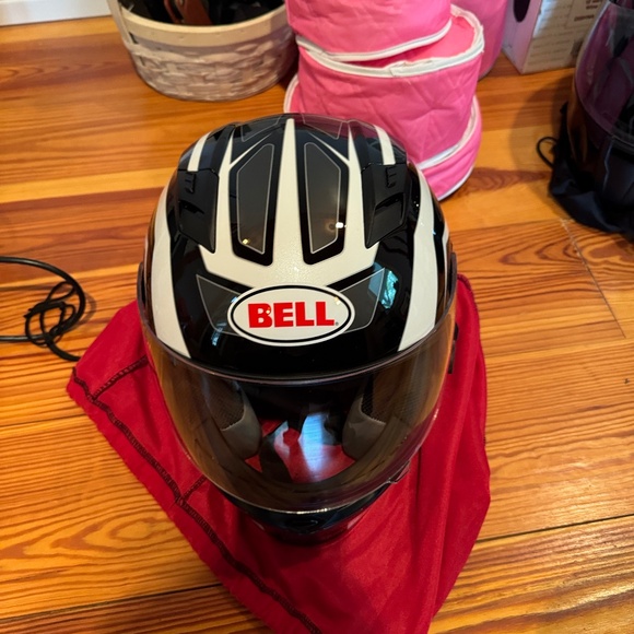 Bell Qualifier Full-Face Motorcycle Helmet with Bluetooth | Black & White | Size - Picture 1 of 4
